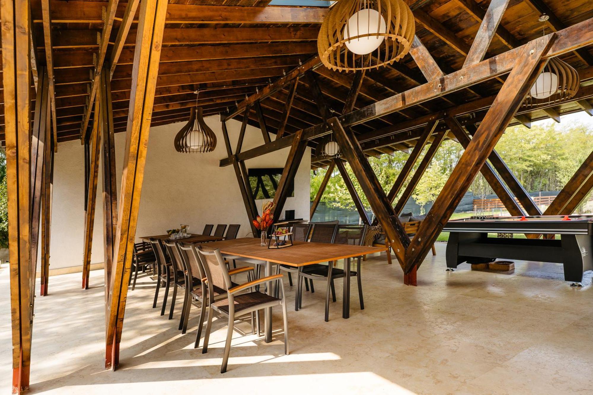 Отель The Tribe Alpaca Retreat Branesti Экстерьер фото